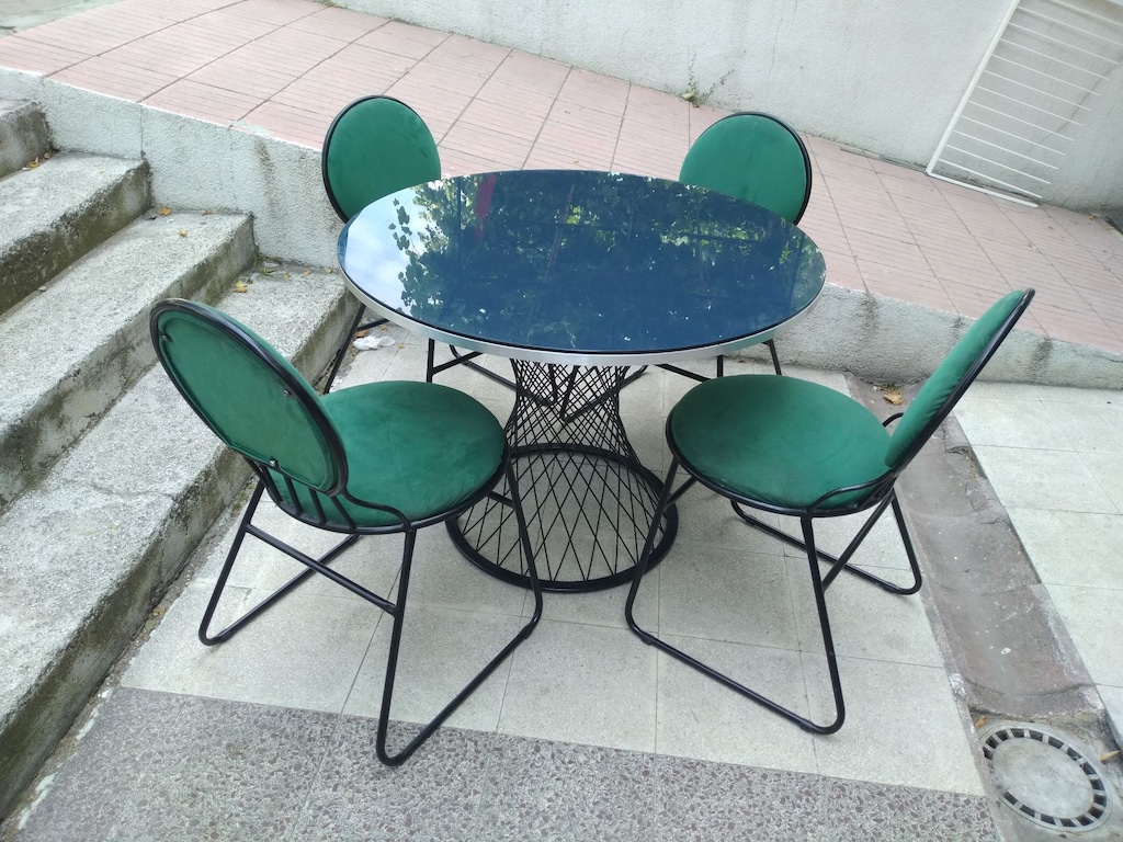ŞIK VE MODERN: METAL PROFİL FÜME CAM TABLALI MASA VE 4 SANDALYE TAKIMI - 3