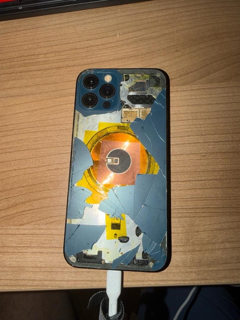 iPhone 12 pro pil %79 arka taraf kırık - 2