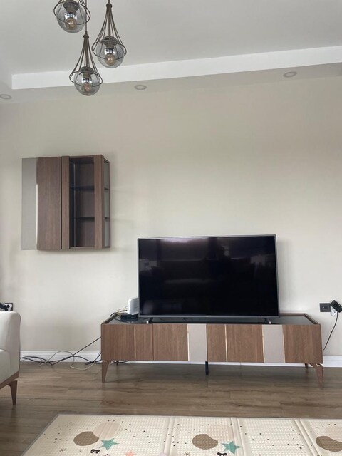 TV ünitesi ve orta sehpa