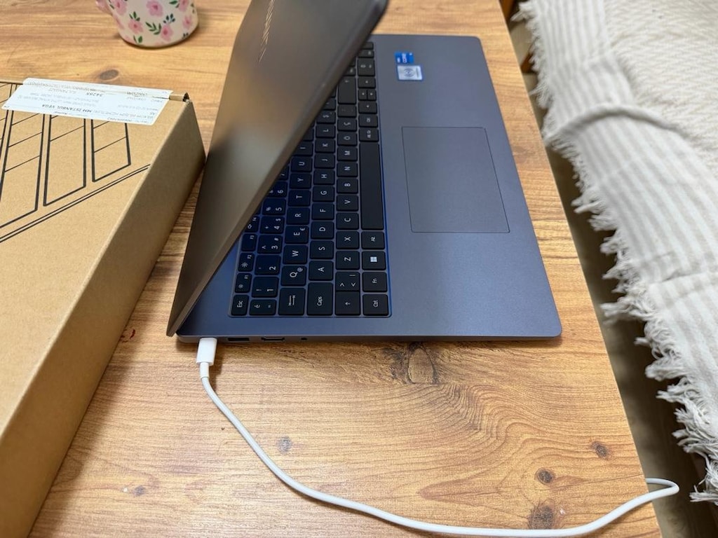TERTEMİZ HUAWEİ MATEBOOK D 16 KUTUSU YANINDA - 6