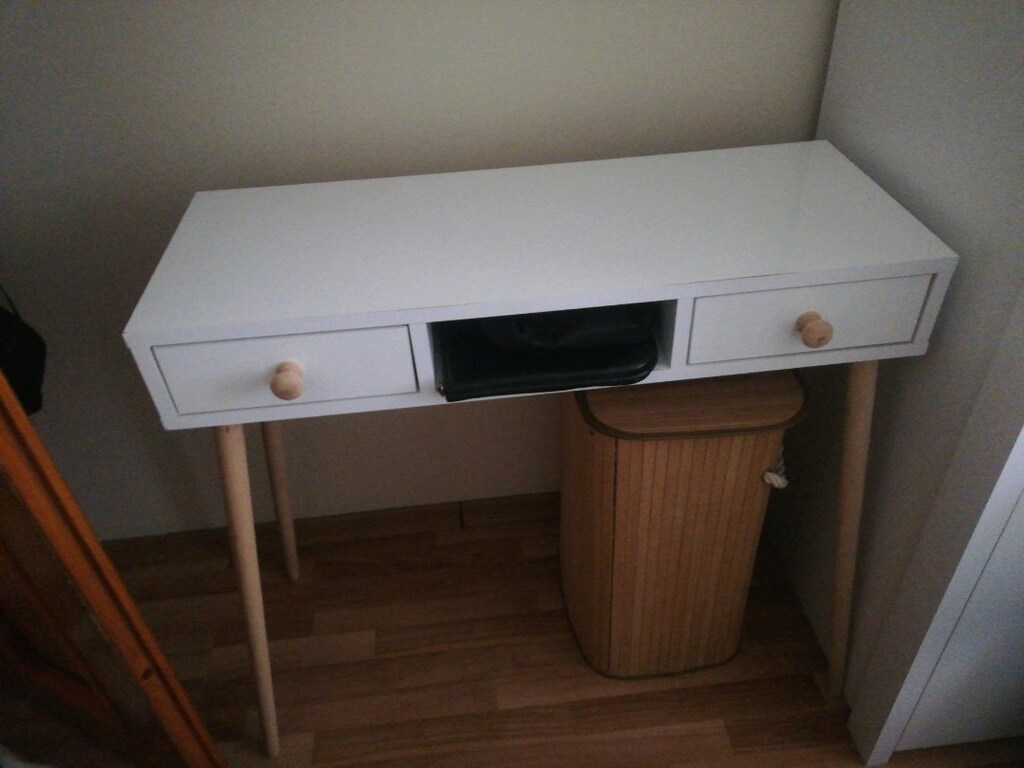 Çekmeceli makyaj masası