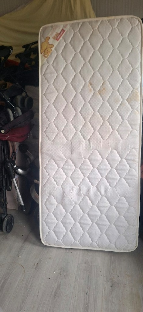 çocuk yatagı saglam 1 2 lekesi var silinince keçer - 4