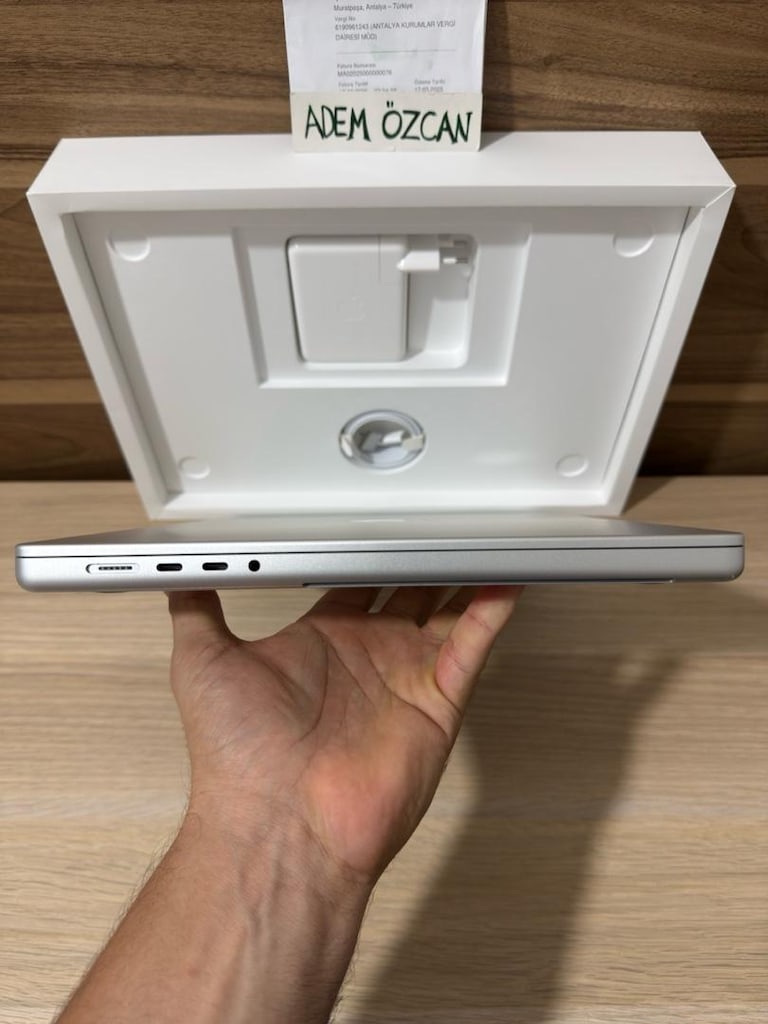 MacBook Pro / M5 Max / 16 inç / 36 GB Ram / 2 TB Ssd - 5