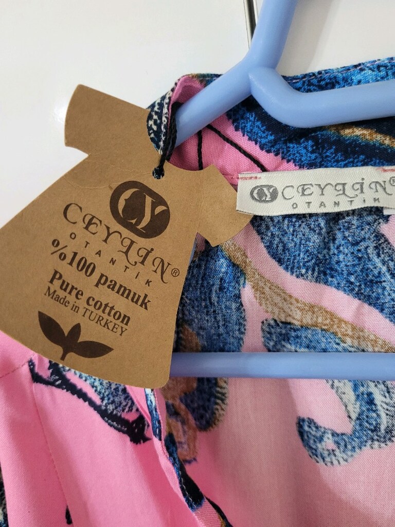 Pembe V Yaka Fırfırlı Kol Şal Desenli Düğmeli Eteği Fırfırlı Elbise - 8
