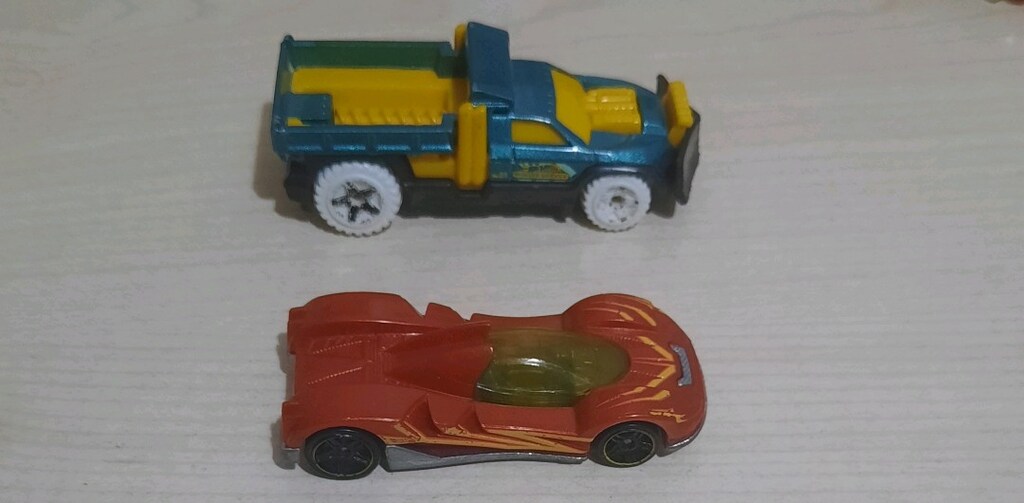 Hot Wheels İkili Araç Seti (Snow Stormer Kamyon & Yarış Aracı)