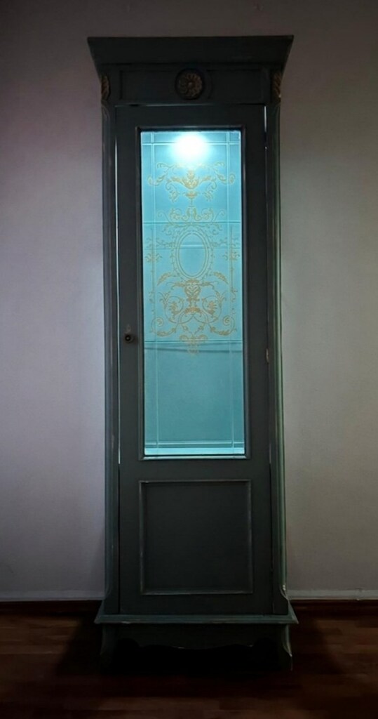 Dünyada tek bir tane var: LED'li, ayaklı ceviz vitrin/gümüşlük/büfe - 3