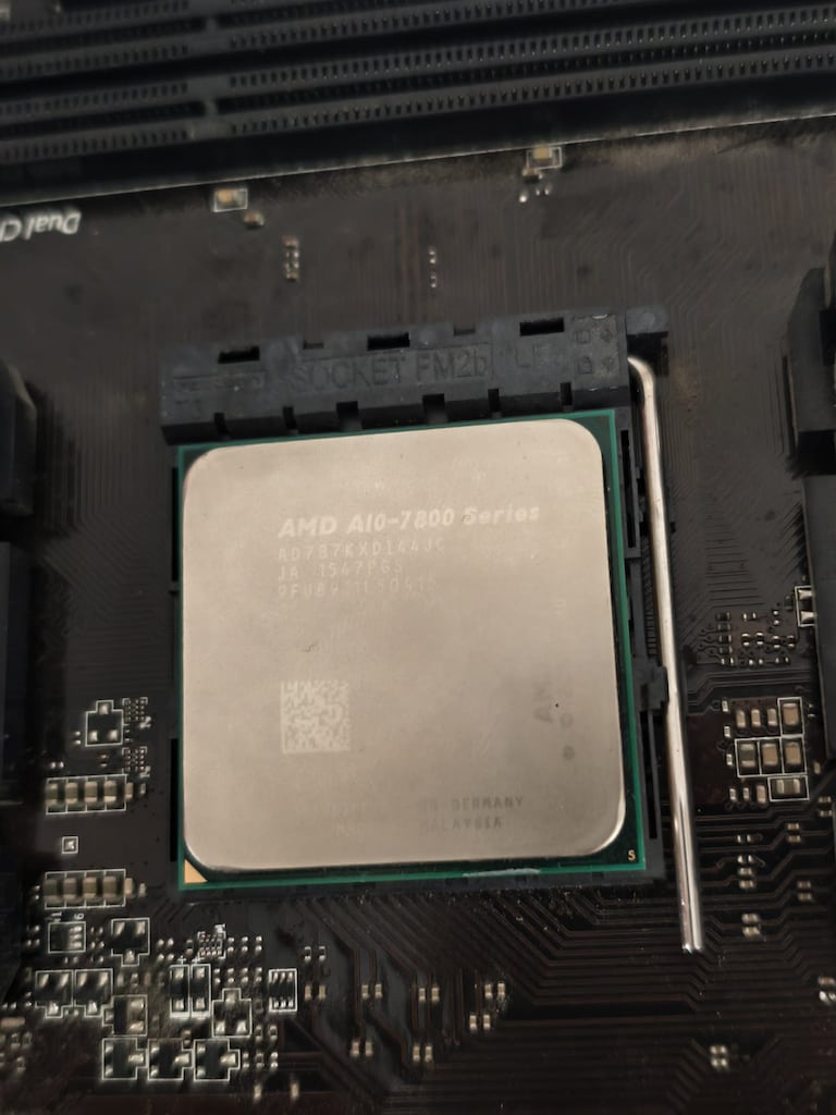 AMD A10-7870K Dört Çekirdek 3.90 GHz APU İşlemci - 6