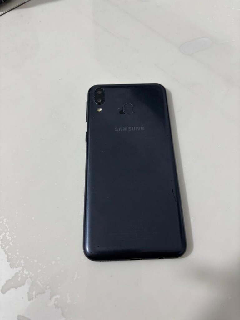 Samsung m20 - 2