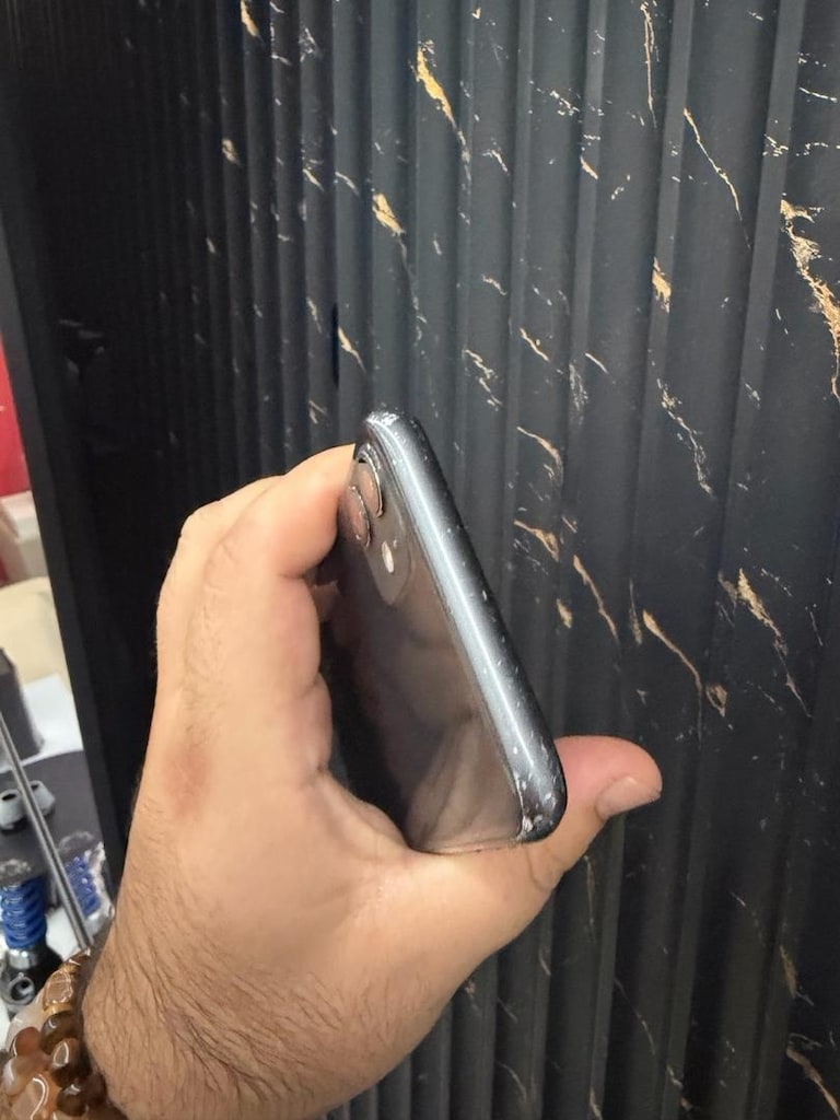 İphone 11 64 GB Türkiye Siyah Renk TR Sorunsuz Face İD Aktif - 4
