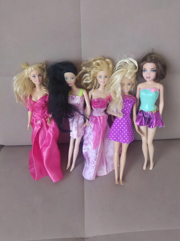 Barbie bebek