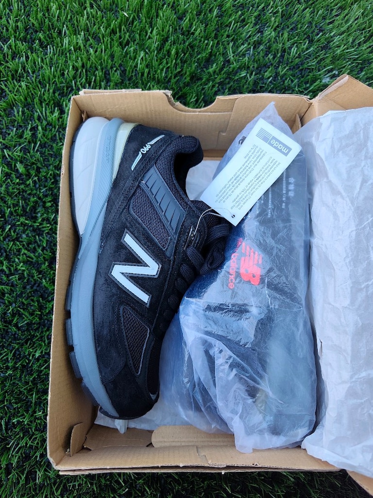 New Balance 990 v5 Black