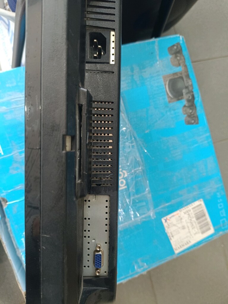19 inç Grundig ayaksız monitor - 2