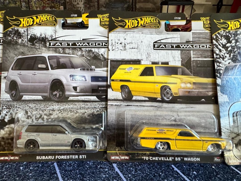 HOTWHEELS PREMIUM FAST WAGONS - 3