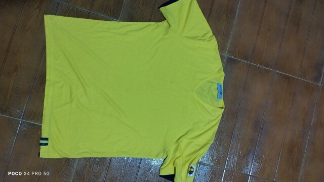 #Fenerium şık tshirt..Feneriumda çok pahalıdır..Önde ufak leke.