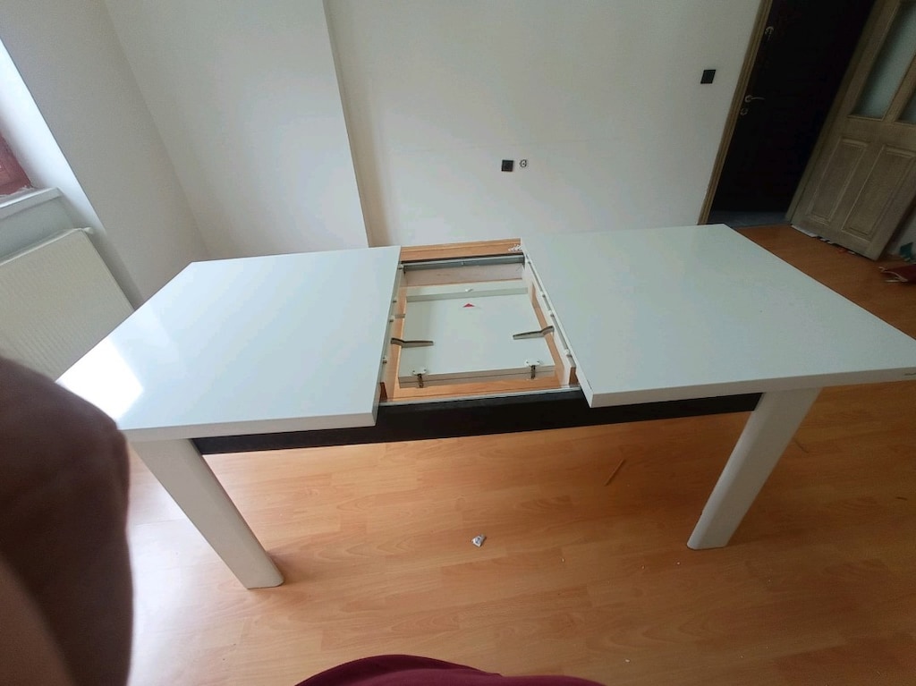 masa 2 adet sandalye var - 10
