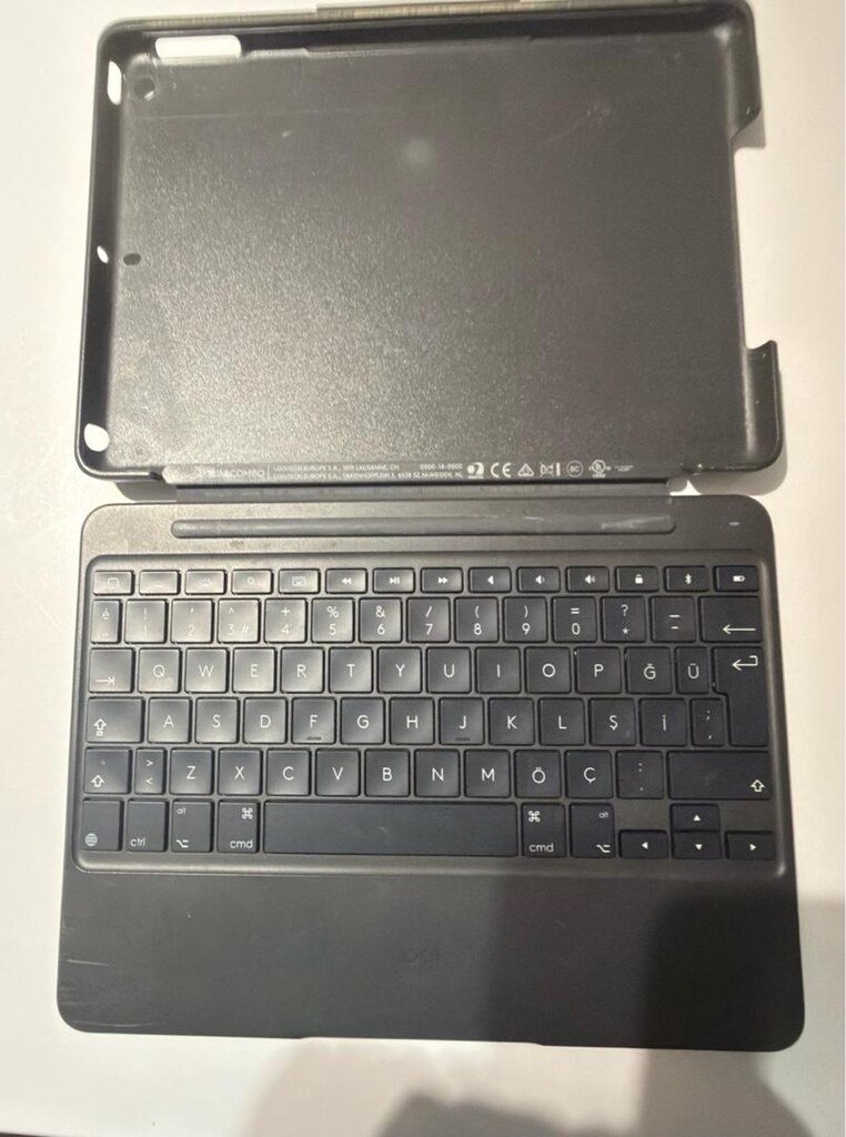 Logitech Klavyeli Kılıf Apple iPad - 2