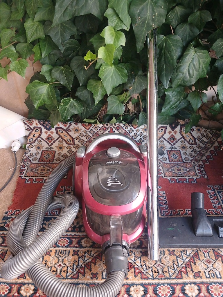 ARCELİK ELEKTRİKLİ SÜPÜRGE TOZ TORBASIZ SAĞLAM ÇALIŞIYOR TERTEMİZ - 2