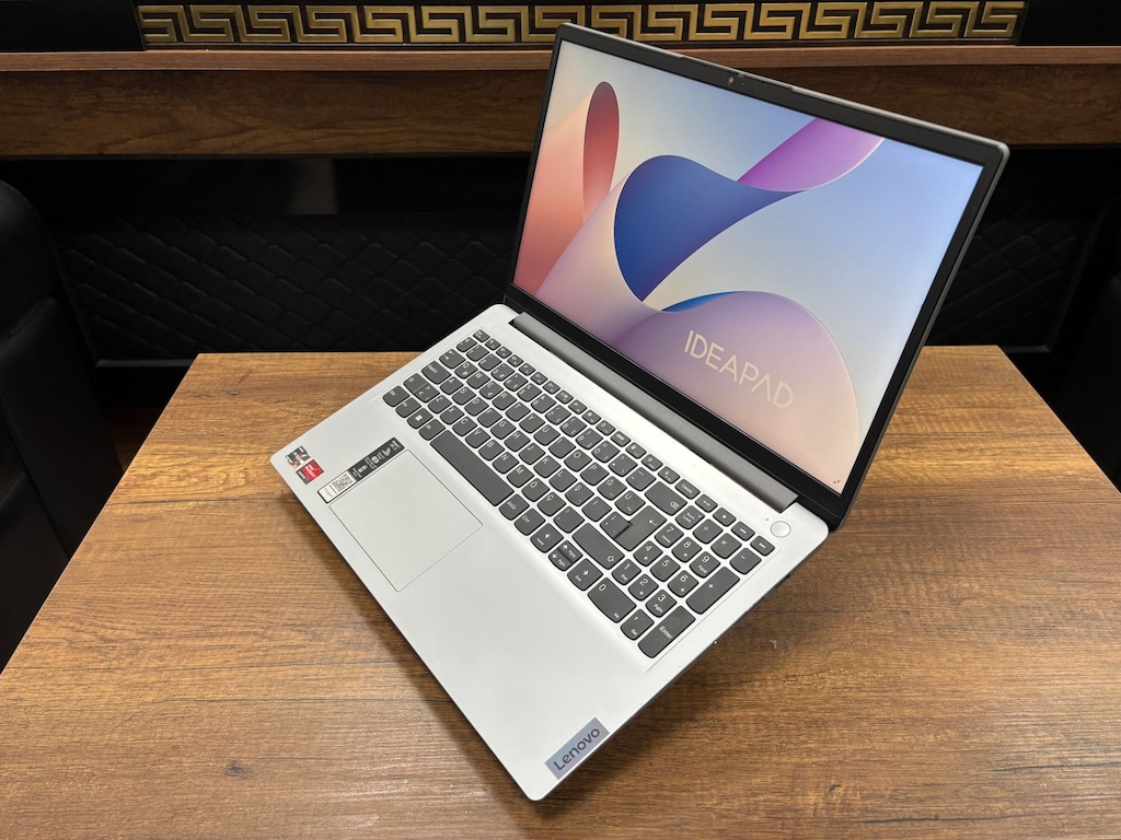 Lenovo IdeaPad 1 AMD Ryzen 5 5625U 8 GB 512 GB 15.6" FHD Notebook - 3