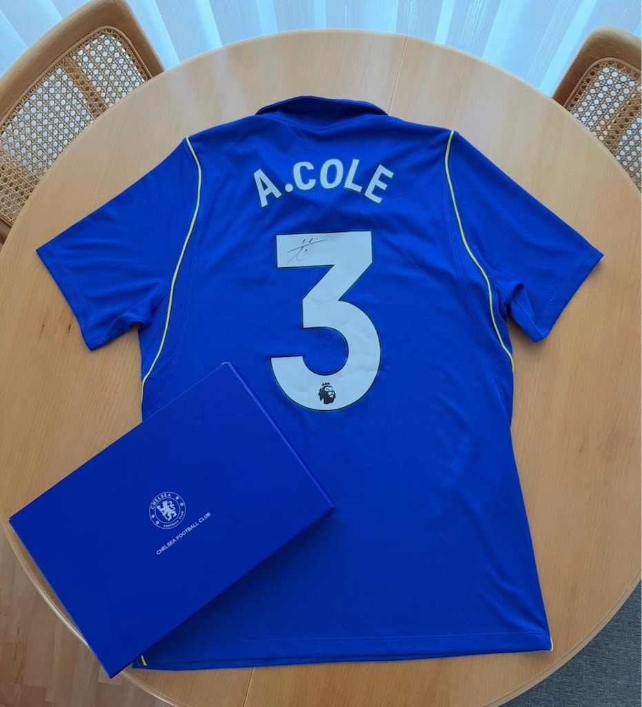 orijinal özel kutusunda, Chelsea efsanesi Ashley Cole imzalı, koleksiy - 2