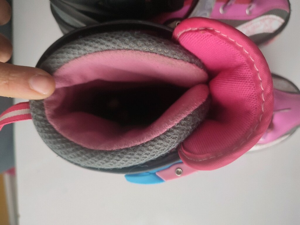Pembe ve Siyah Paten - 7