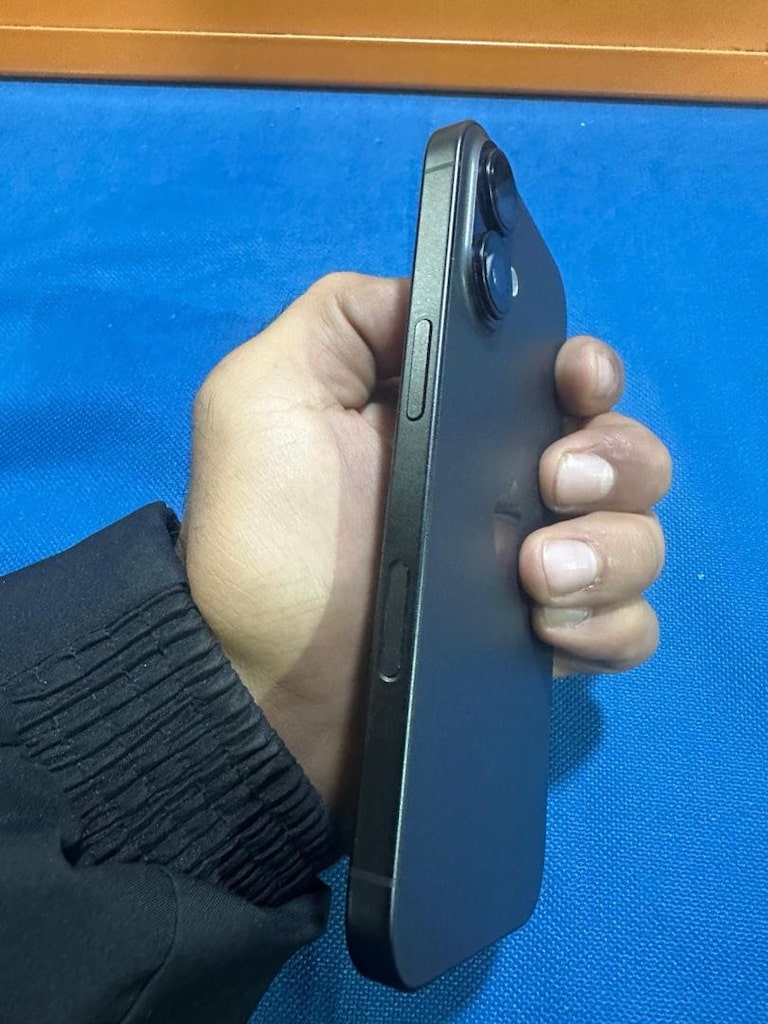 4 AYLIK SIFIR AYARINDA İPHONE 16 /128 - 8