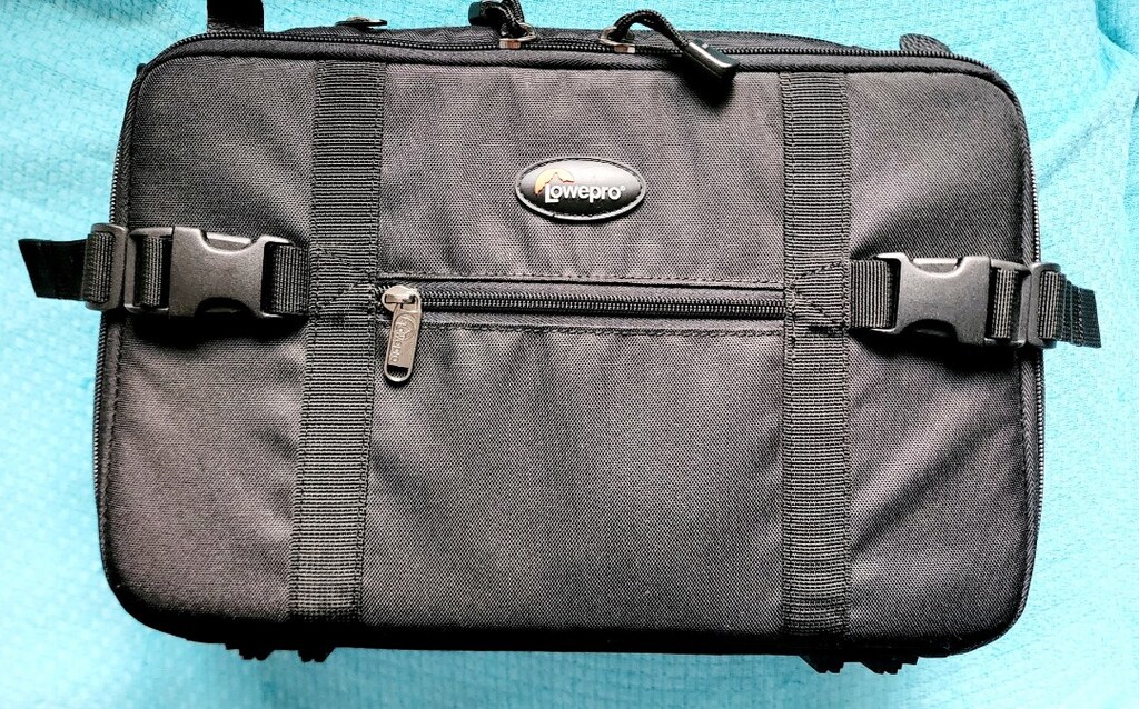 Lowepro DSLR Fotoğraf Makinası Çantası