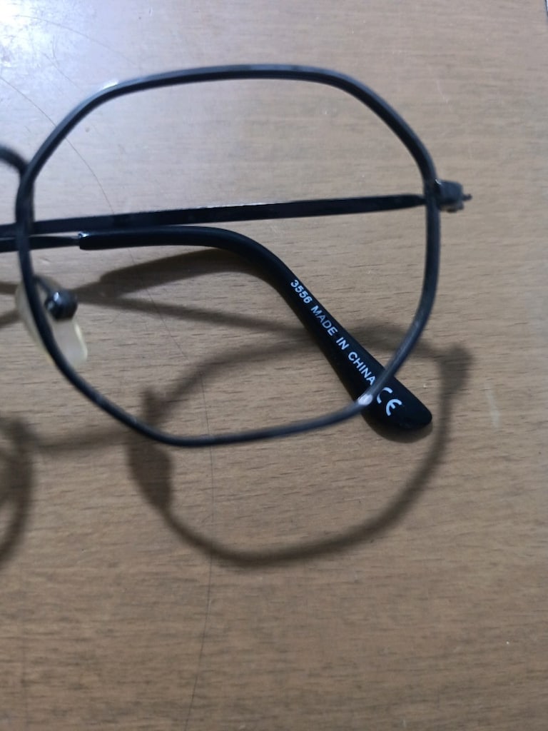 Ray-Ban Octagonal (3556) modelinden ilham alan, son derece popüler sek - 3