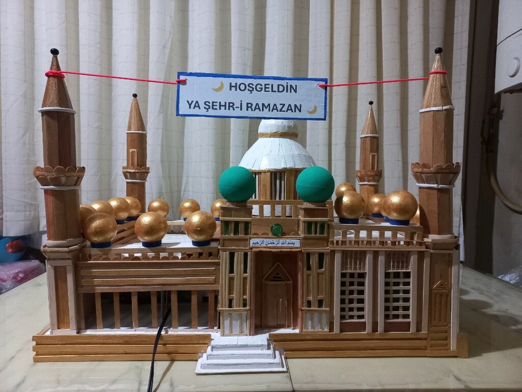 Led ışıklı 4 minareli el yapımı ahşap cami maketi - 2