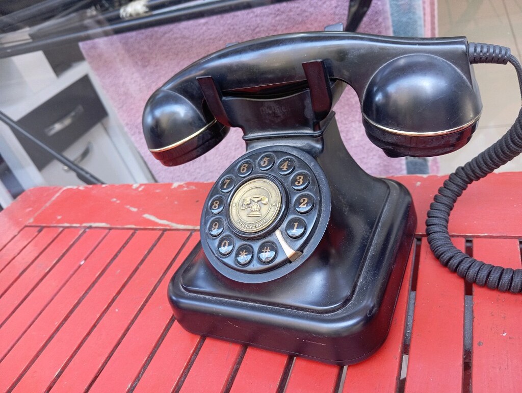 Antika görünümlü fakat diil, Dekor amaçlı eski tip Tuşlu telefon - 3