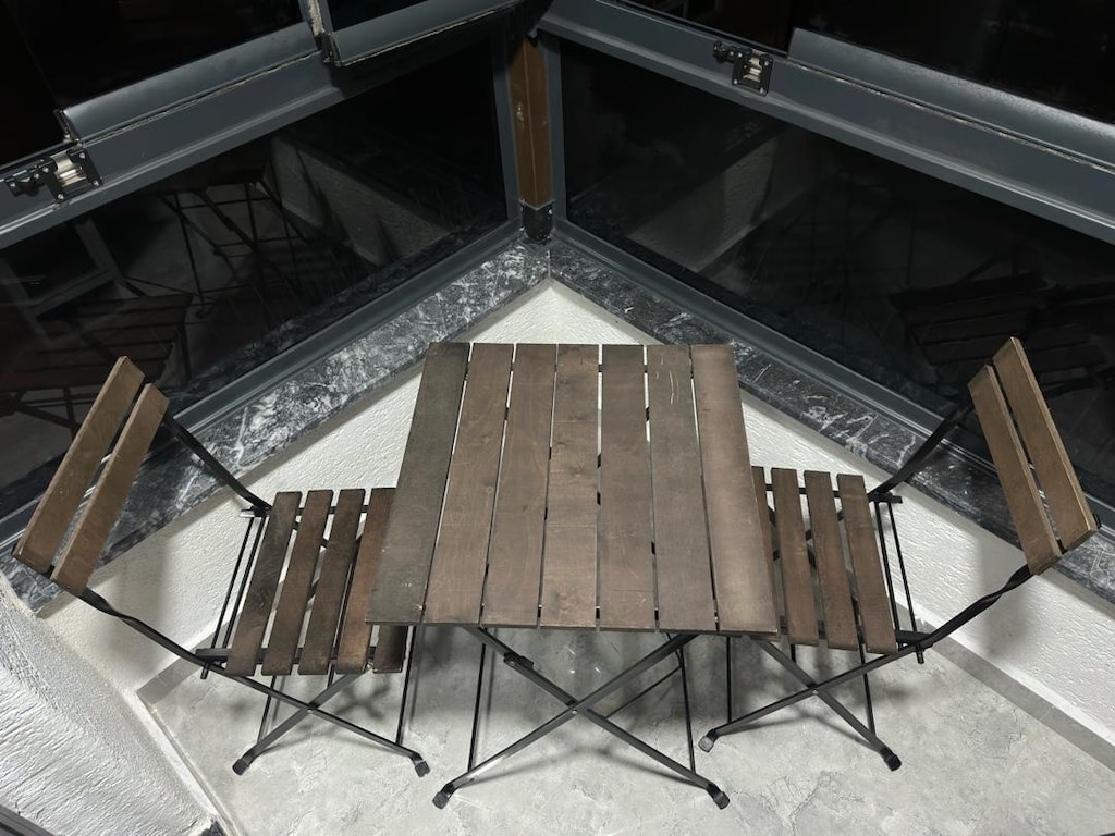 ikea marka 2li ahşap kaplı metal sandalyr takımı - 2