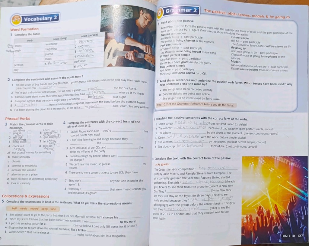 English Download students Book A2 - 8