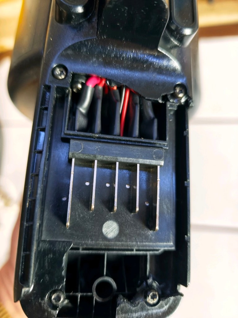 Philips 8000 Serisi Aqua Plus kablosuz dikey şarjlı süpürge XC8057/01 - 5