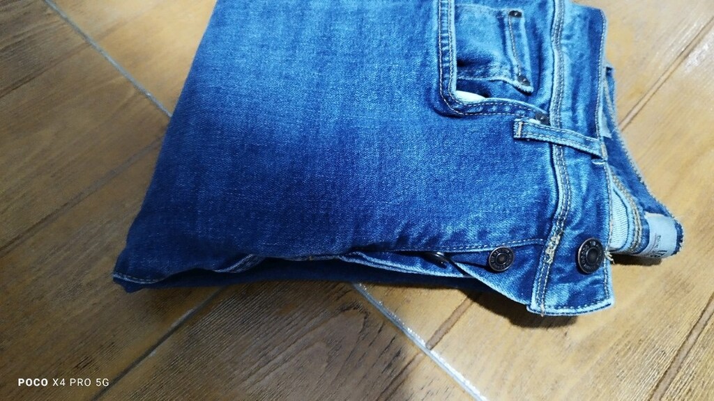 #Little Big jeans pantolon Mağazasında pahalıdır..Eni çekilince 40 - 9