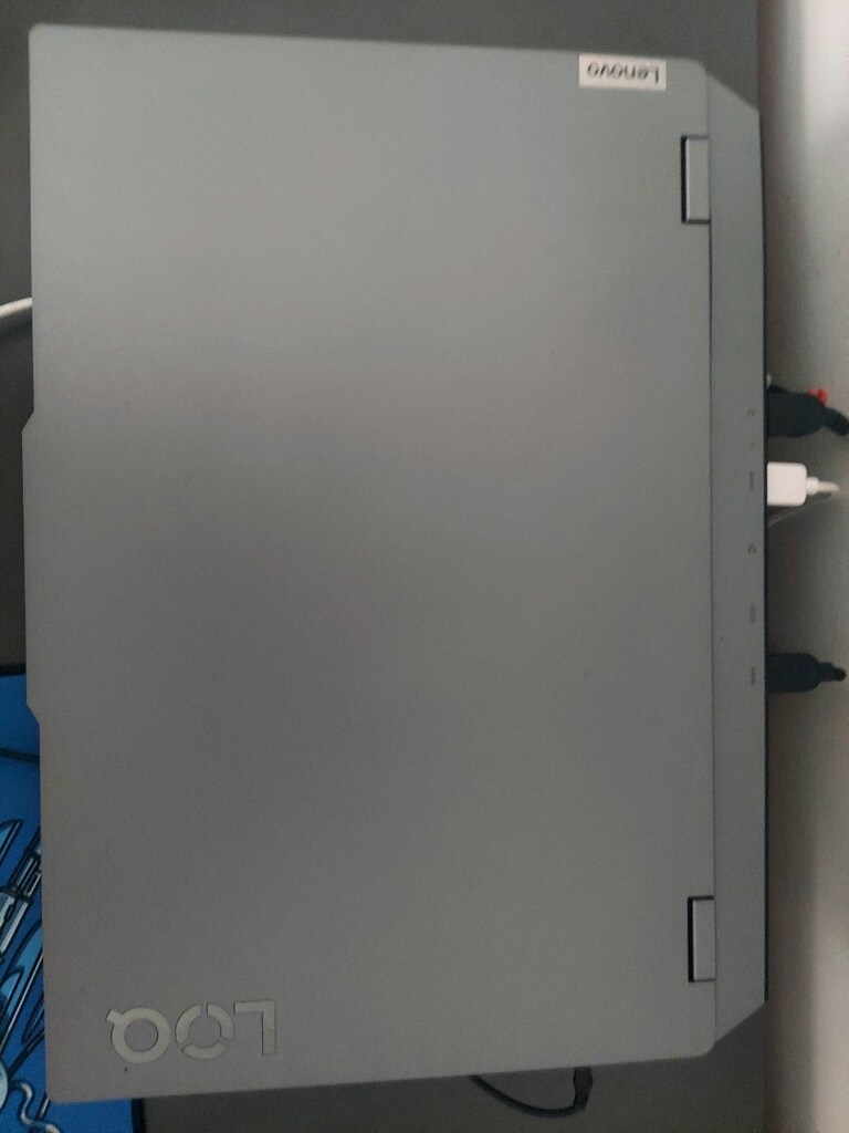 Lenovo LOQ 15IAX9 - 3