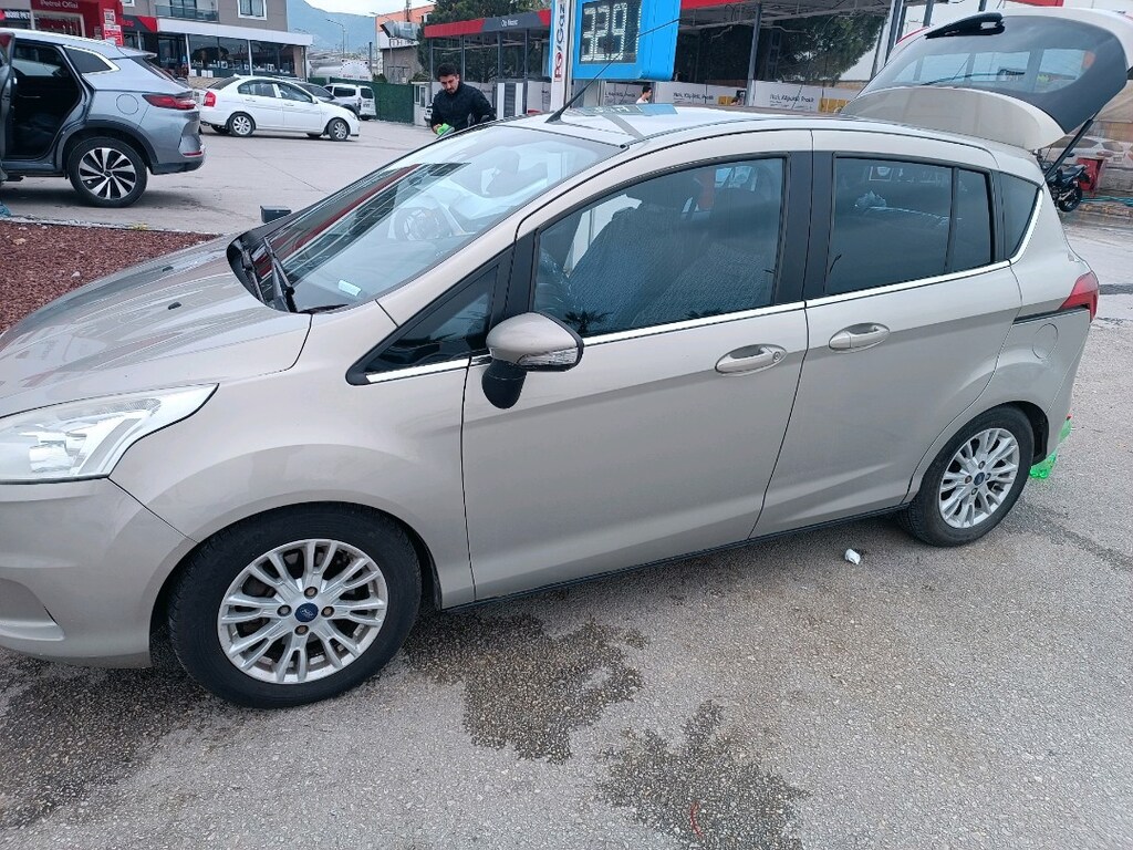 2012 model Ford b max titanyum modeldir - 3