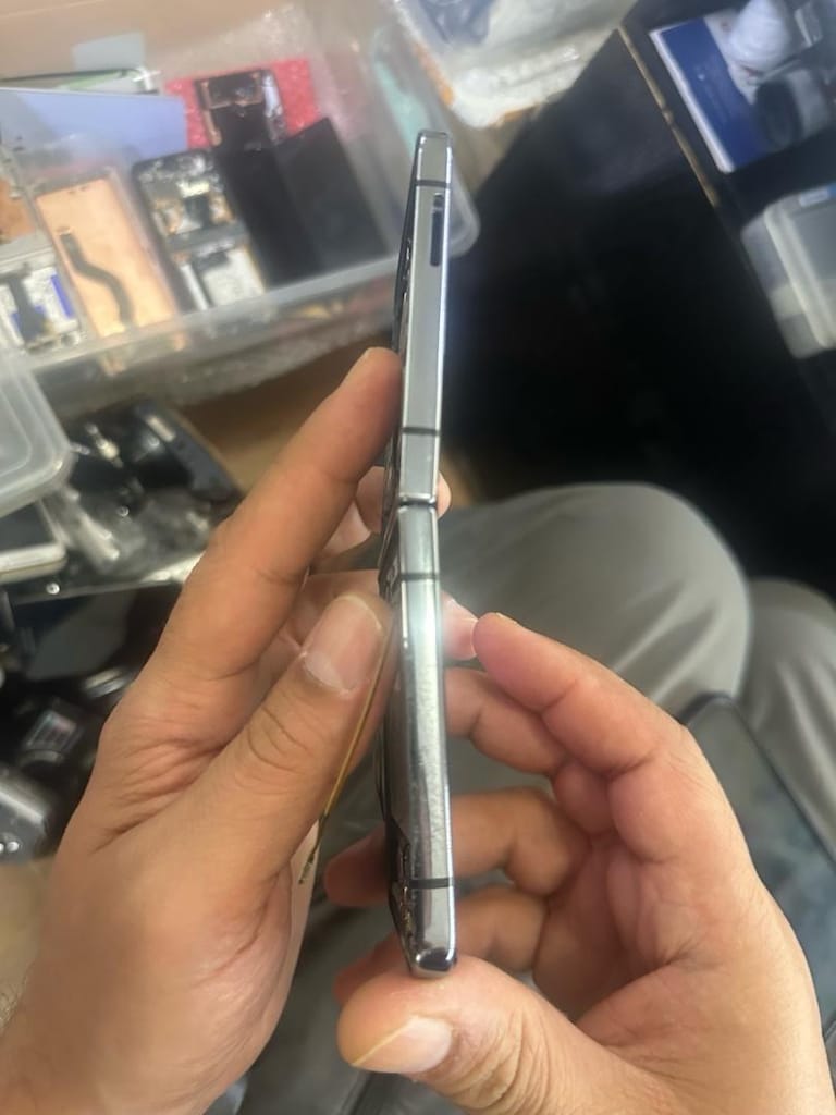 Samsung Z Flip 4 orjinal lekeli çizgili ekran - 4