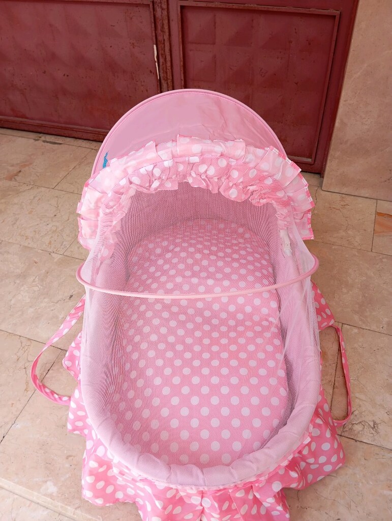 Pembe puantiyeli cibinlikli tenteli taşınabilir bebek sepeti - 3