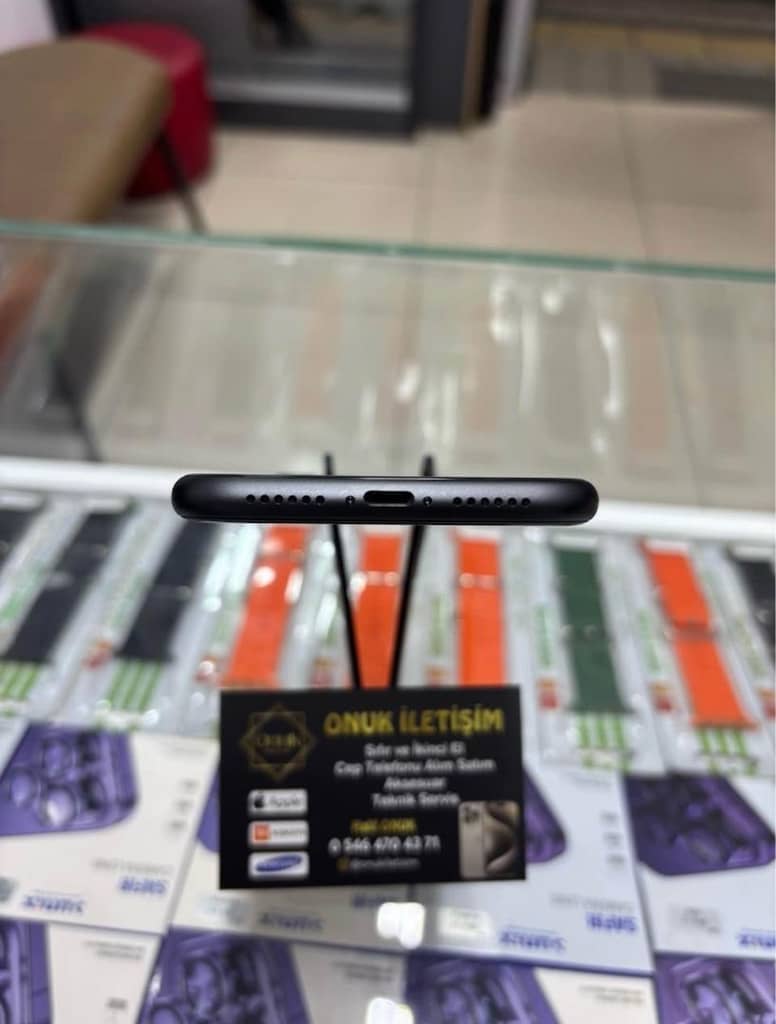 Apple iPhone 11 - 3