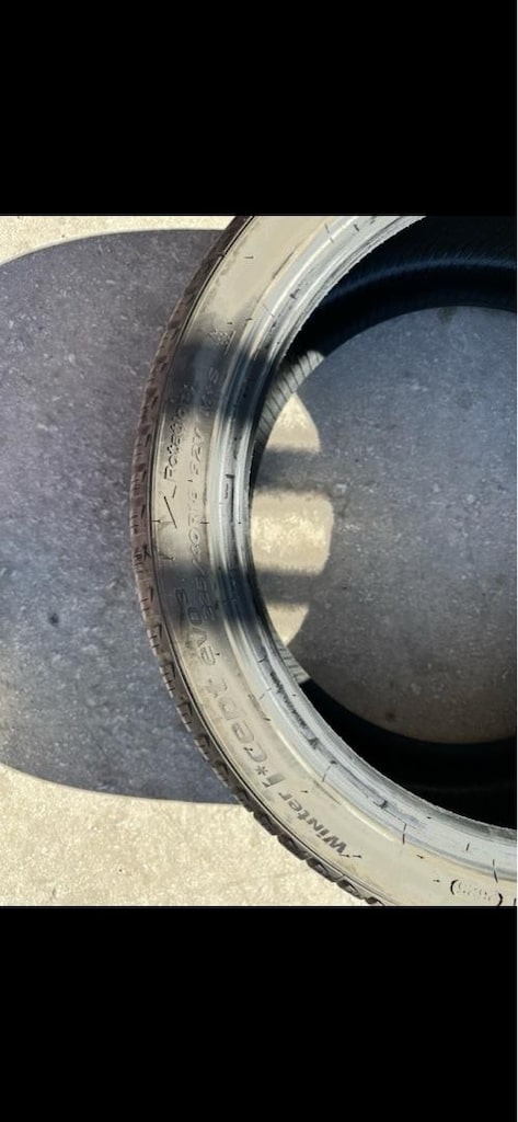 225/40/18 - 2
