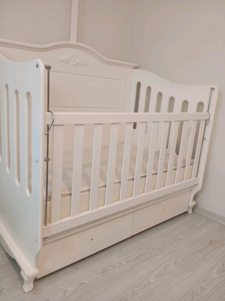 Beyaz Ahşap Bebek Beşiği – 2 Çekmeceli, Ayarlanabilir Korkuluklu - 10
