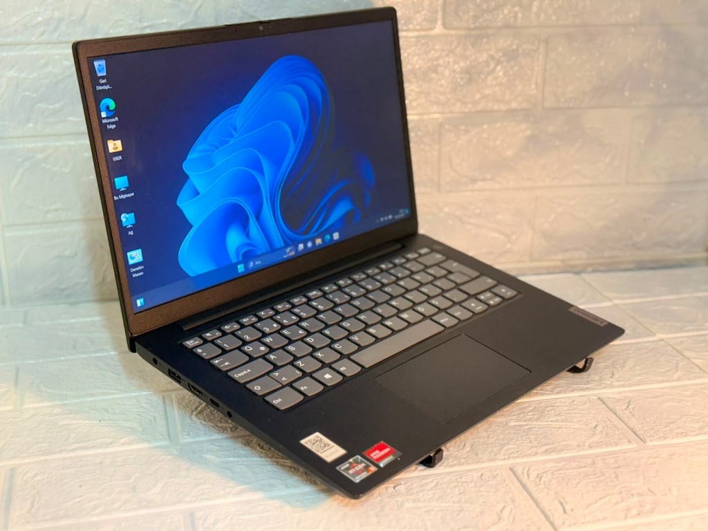 Ryzen 5 5000 Series - 8 gb Ram - 256 gb M2 SSD - Lenovo Laptop - 6