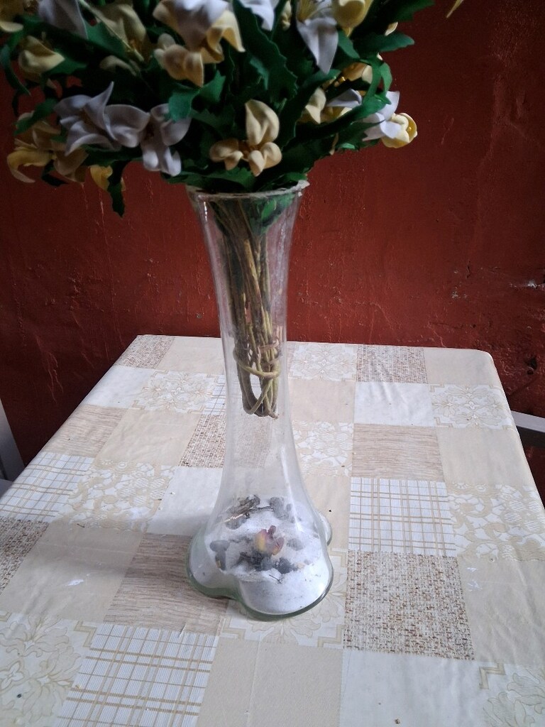 fil ayağı ve cam vazo satılık yapay çiçek dahil - 3