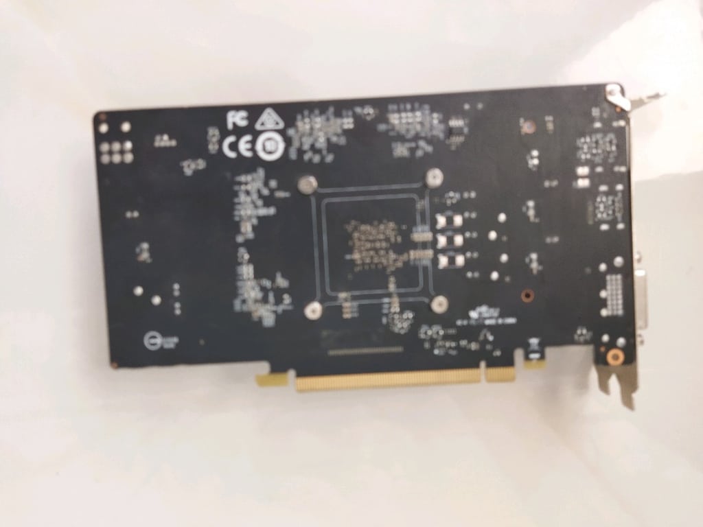 EKRAN KARTI 4 GB - 2