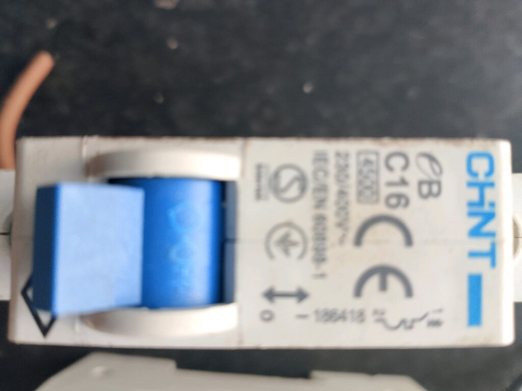 Elektrik şalteri / Sigorta 3 adet - 6