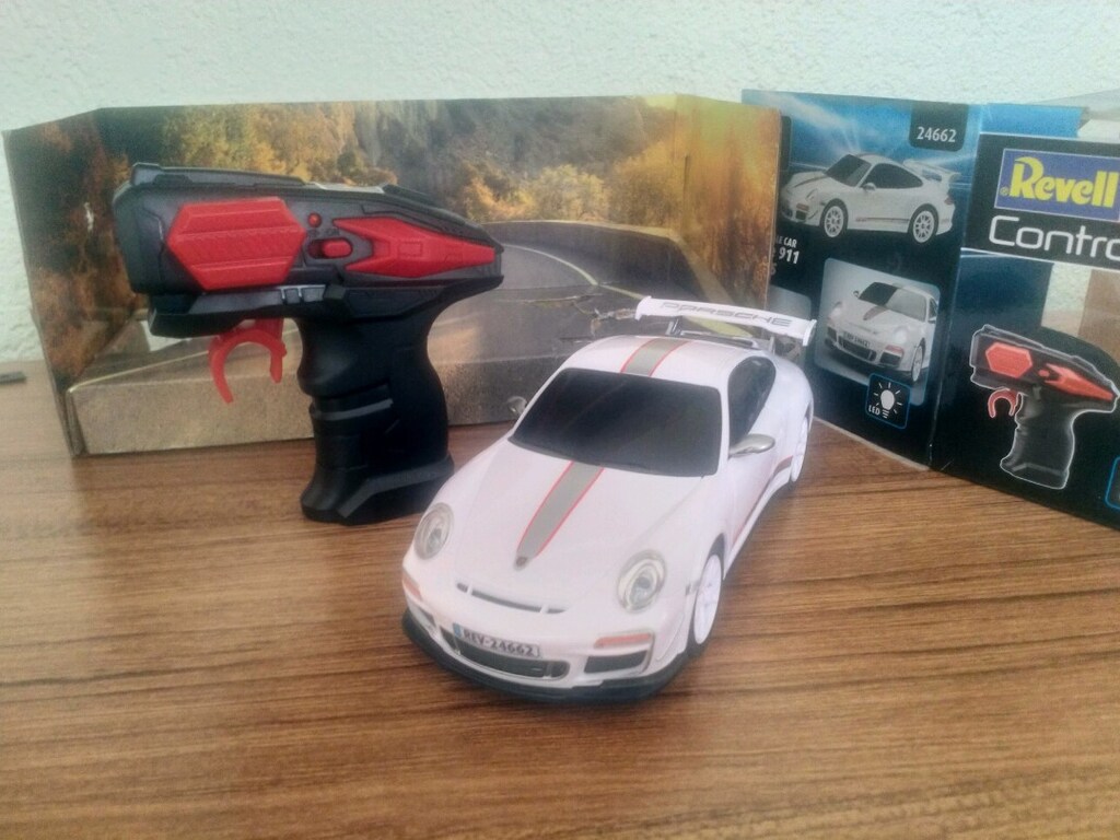 UZAKTAN KUMANDALI IŞIKLI PORSCHE 911 GTR3 RS LİSANSLI - 3