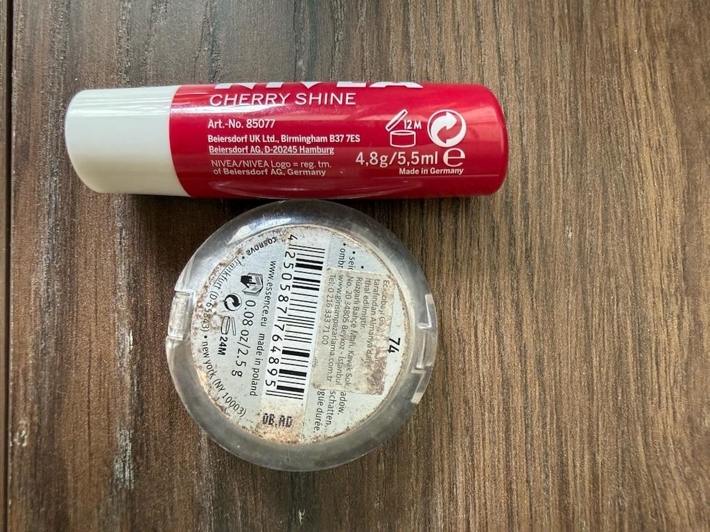Essence Nude Göz Farı & Nivea Cherry Dudak Balmı - 5