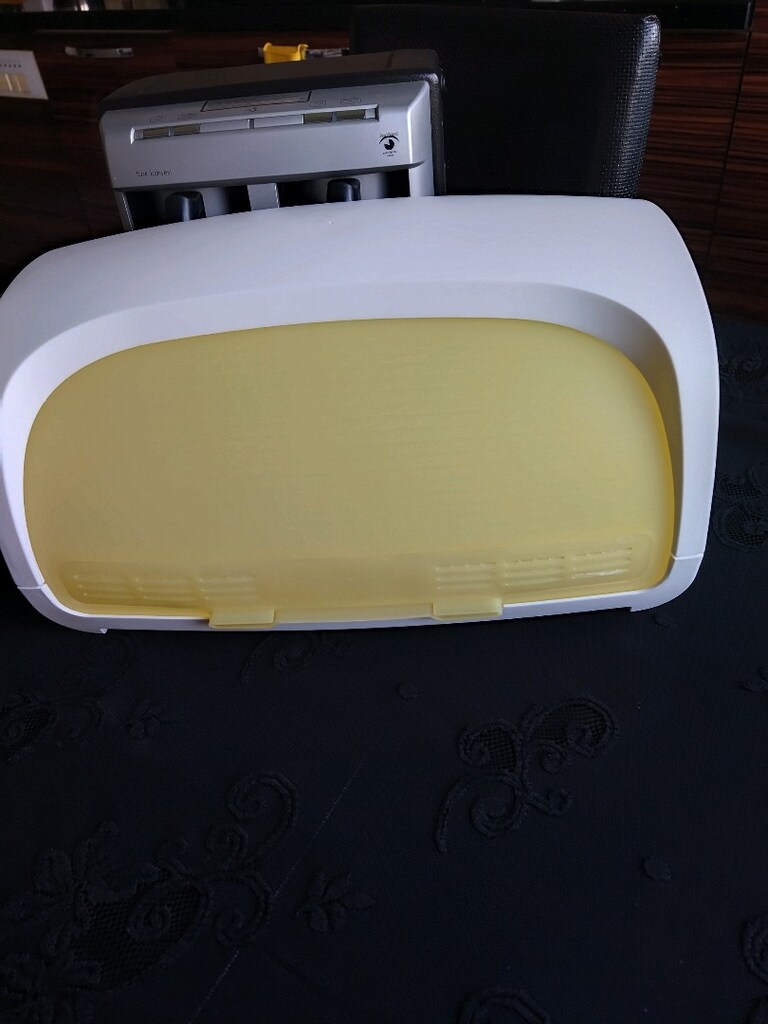 Tupperware ekmek kutusu sarı ve beyaz renkte - 2