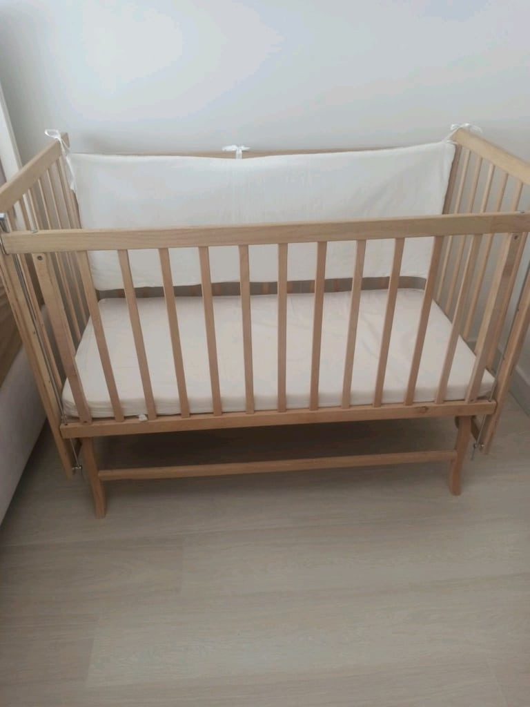 e-bebek Ahşap Beşik (Sallanabilir / Sabitlenebilir) - Çok Temiz - 3