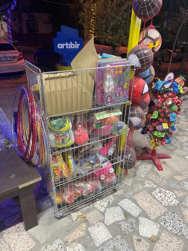 Karışık Oyuncak ve Top - 3