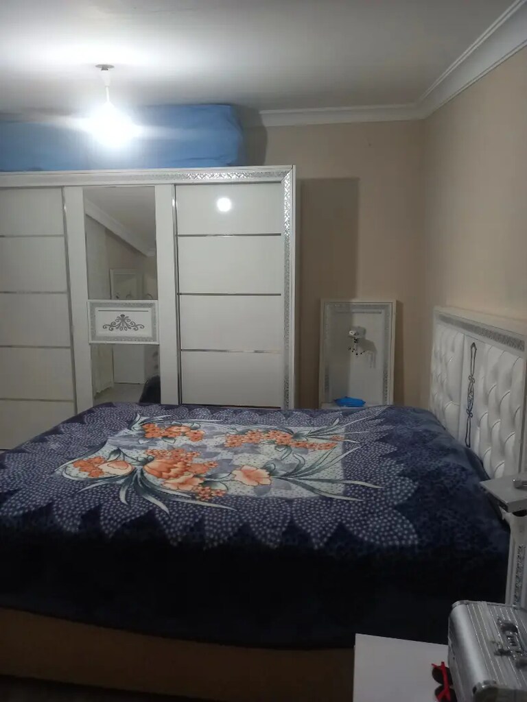 Yatak odası çok güzel rengi iç açıcı odayı aydınlık gösteriyor - 5